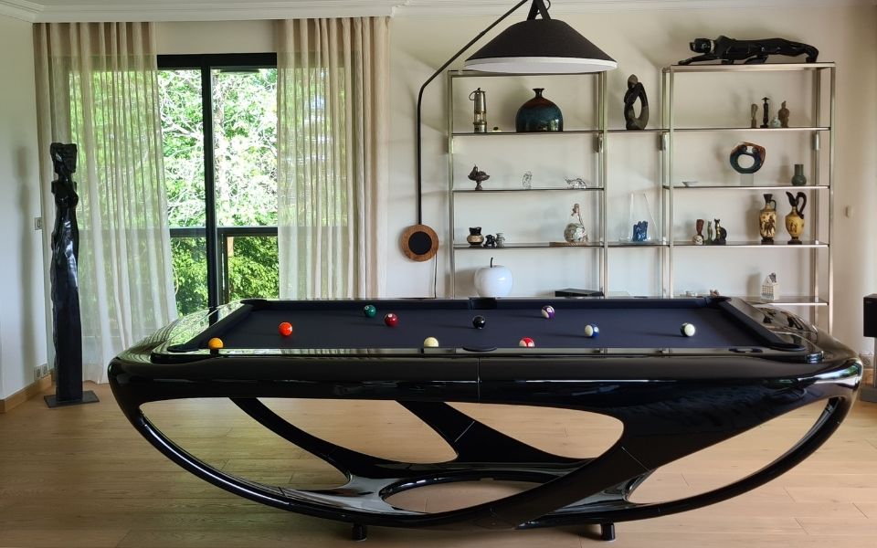 High-End-Billardtisch-Whitelight-schwarz-Billards-Toulet