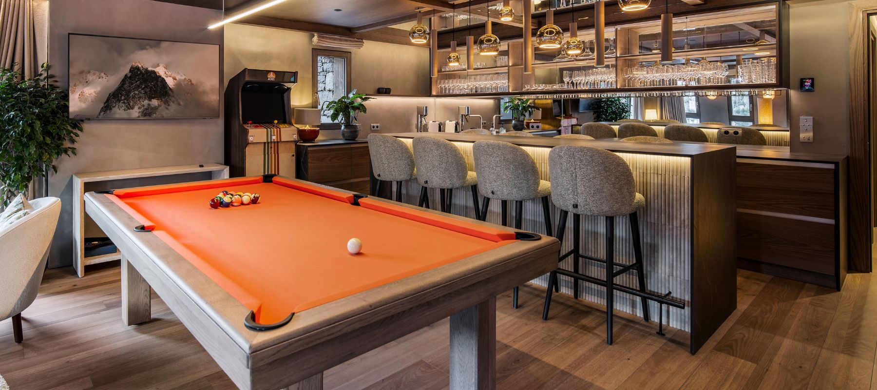 Individuell gestalteter Billardtisch in Luxus-Chalet Broadway Toulet